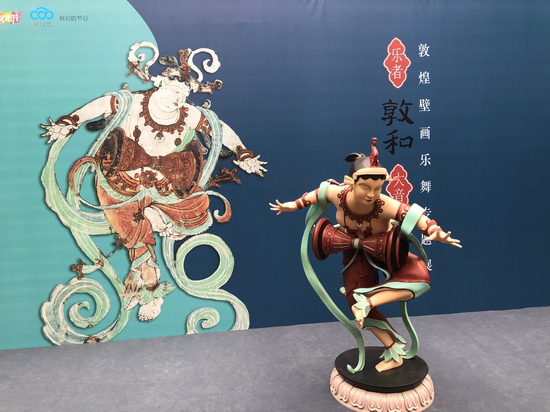 3D打印機打印大型雕塑——敦煌壁畫，白色數(shù)模上色后成品展示