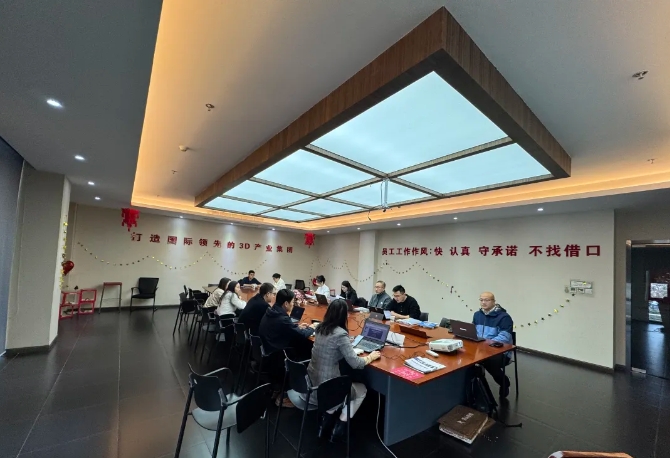 為深入貫徹中共中央、國務(wù)院印發(fā)的《國家標準化發(fā)展綱要》，落實加快數(shù)字化發(fā)展、建設(shè)數(shù)字中國的戰(zhàn)略部署，和《上海市全面推進城市數(shù)字化轉(zhuǎn)型“十四五”規(guī)劃》，推進上海城市數(shù)字化轉(zhuǎn)型標準化建設(shè)，數(shù)造科技積極響應(yīng)這一號召，成為上海市浦東新區(qū)第一批試點數(shù)字化改造企業(yè)之一，并順利通過驗收。  圖片  圖片  圖片  圖片  圖為上海市城市數(shù)字化轉(zhuǎn)型工作領(lǐng)導小組部分領(lǐng)導和南匯工業(yè)園區(qū)領(lǐng)導、上海數(shù)造領(lǐng)導班子成員參加數(shù)字化改造驗收答辯  圖片  參觀上海數(shù)造大廳的數(shù)字化制造“黑湖小工單”生產(chǎn)工序看板  數(shù)造科技自成立之初，創(chuàng)始人趙毅博士就以“數(shù)造”為企業(yè)命名，蘊含數(shù)字化制造和變革的深遠意義，與此時政府推進聚焦制造業(yè)與數(shù)字化改造深度融合。未來，數(shù)造科技將不斷提升公司智能化、數(shù)字化、信息化改造力度，全面提升公司綜合管理和運營水平，著力實現(xiàn)智能制造高質(zhì)量發(fā)展。